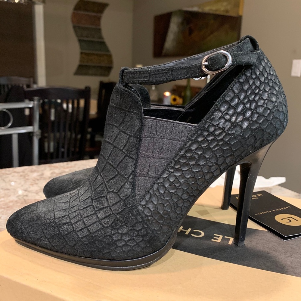 Black Croc Suede Heels 👠
